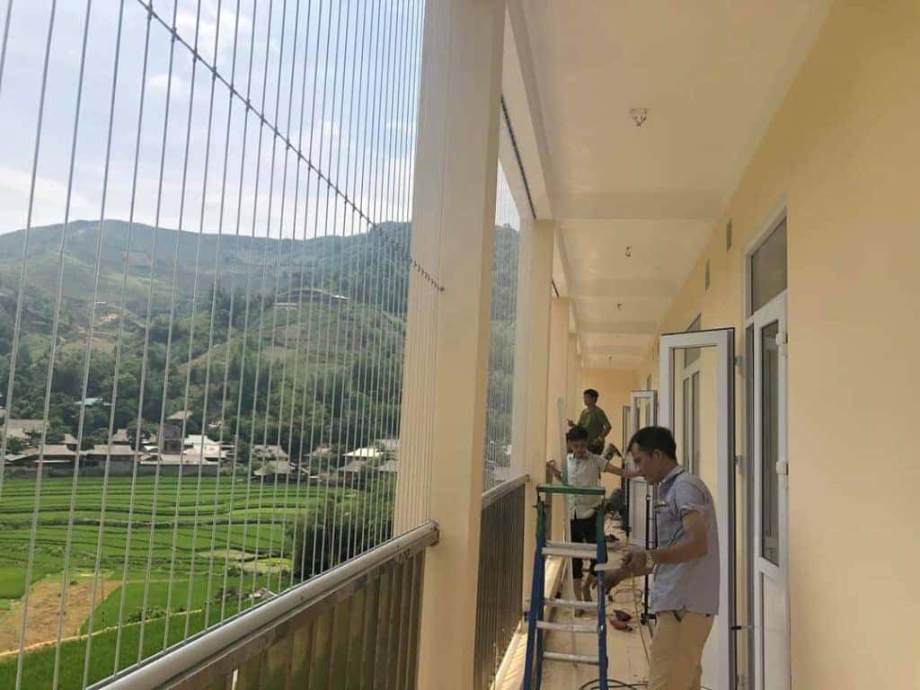 lưới an toàn có thanh ngang 2