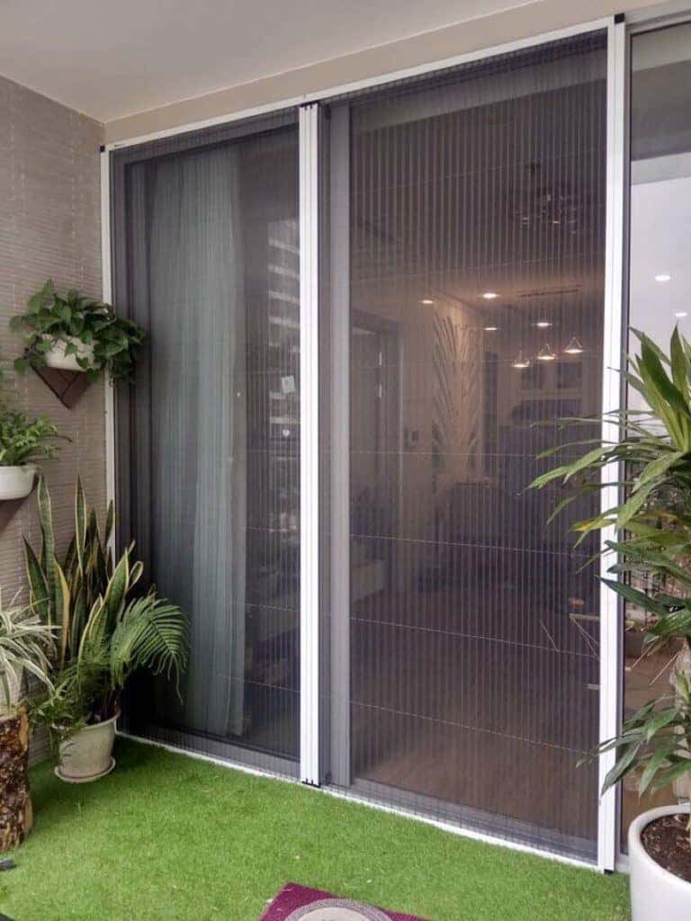 cua luoi chong muoi blinds