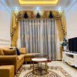 Rèm nữ hoàng cổ điển màu vàng